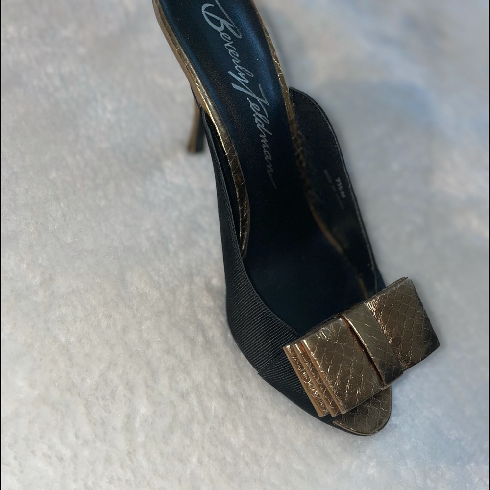 Beverly Johnson Gold And Black Sliders - image 6